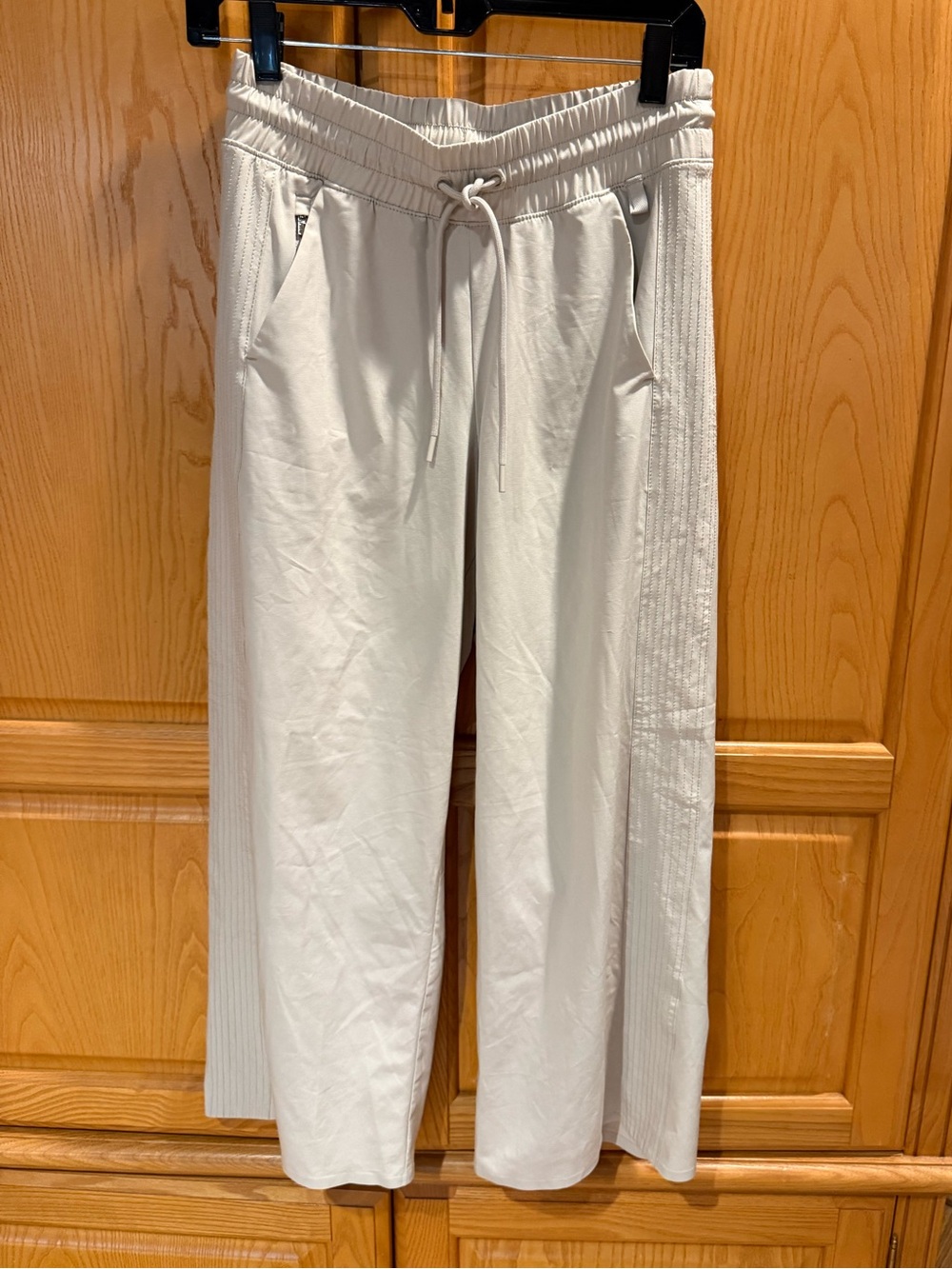 Athleta Avenue Wide Leg Crop Abalone Beige Pants Women’s Size 0